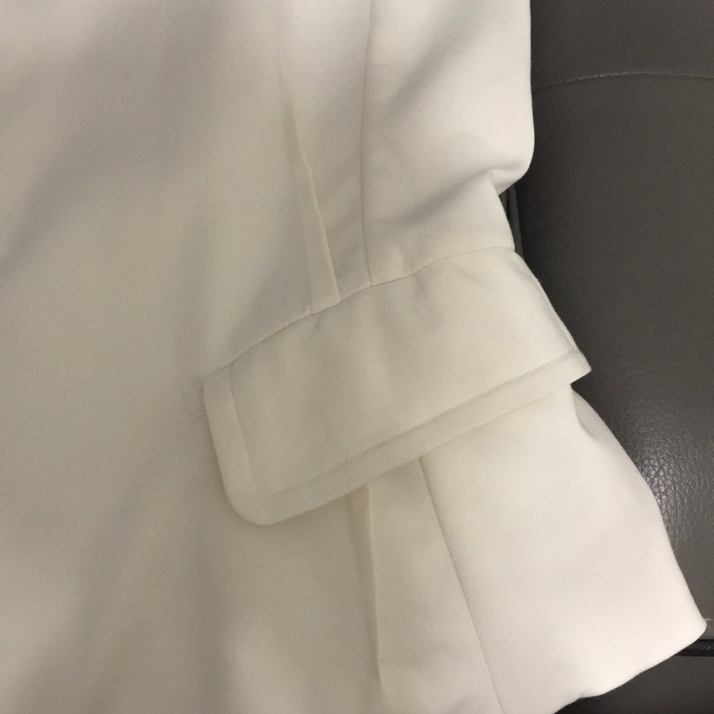 Beautiful Armani Collezioni Creme Blazer - Picture 6 of 7